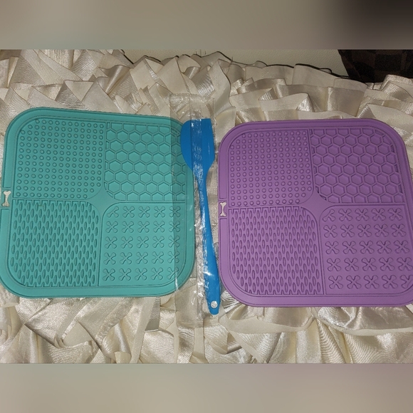 Licking Mat Slow Feeder for Dogs and Cats, Premium Lick Pad with Suction Cups - Picture 2 of 2
